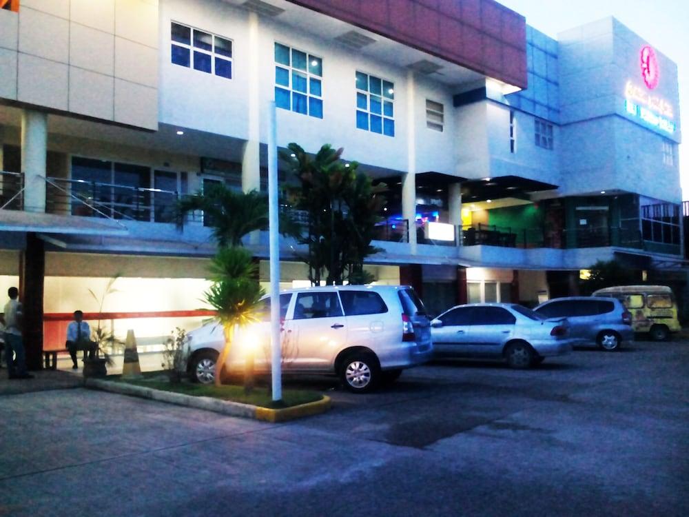 Dulcinea Hotel And Suites Lapu-Lapu City Exterior foto