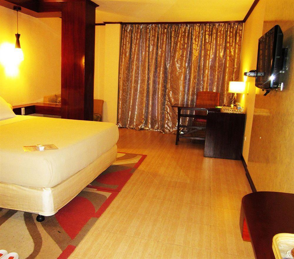 Dulcinea Hotel And Suites Lapu-Lapu City Exterior foto