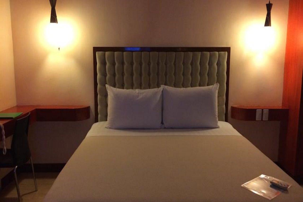 Dulcinea Hotel And Suites Lapu-Lapu City Exterior foto