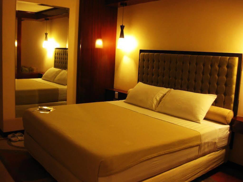 Dulcinea Hotel And Suites Lapu-Lapu City Exterior foto