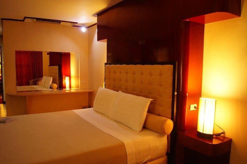 Dulcinea Hotel And Suites Lapu-Lapu City Exterior foto